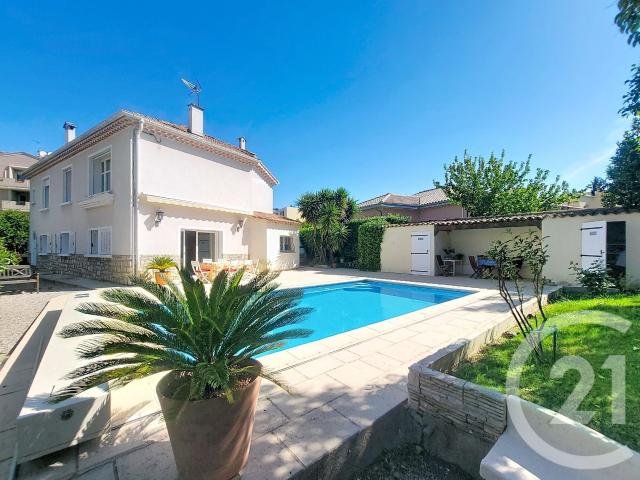 Maison 8 pièces 212 m²