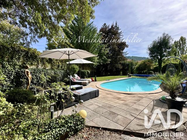 Maison 8 pièces 213 m²
