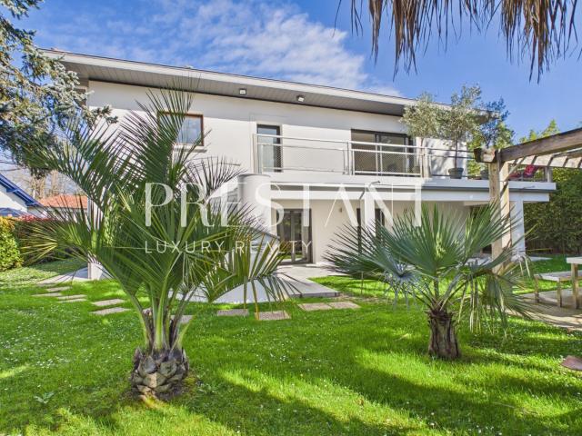 Maison 8 pièces 213 m²