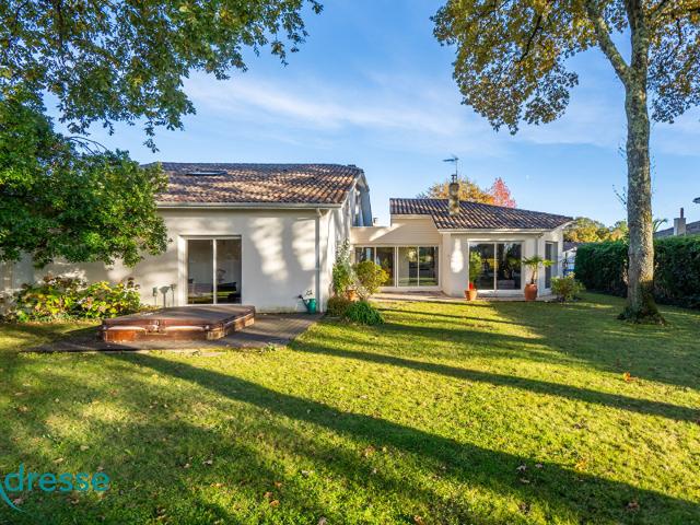 Maison 8 pièces 213 m²