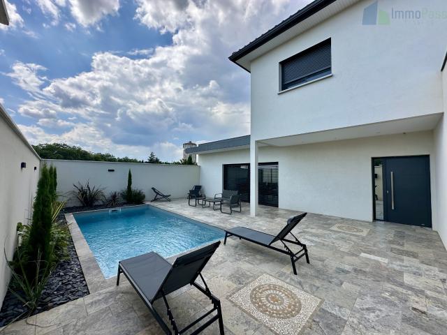 Maison 8 pièces 213 m²