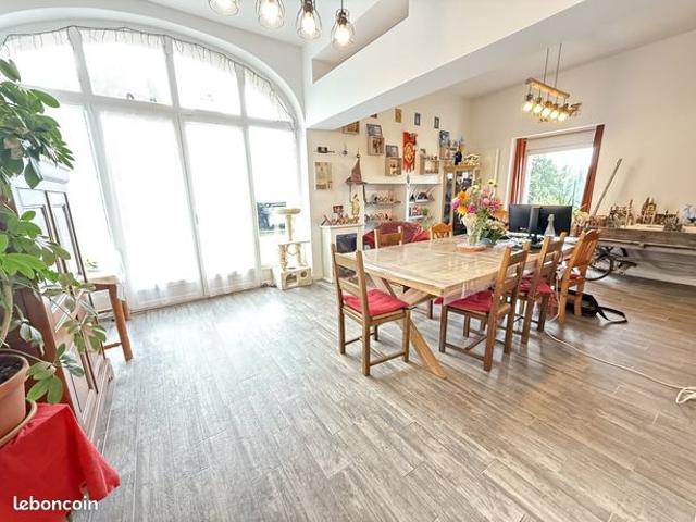 Maison 8 pièces 213 m²