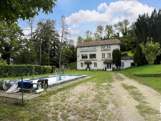 Maison 8 pièces 213 m²