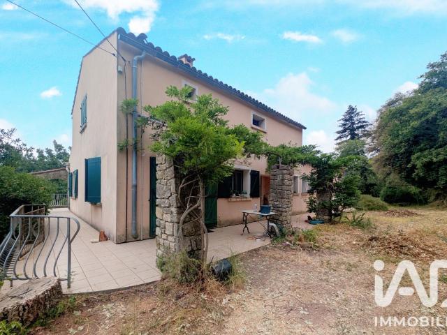 Maison 8 pièces 213 m²