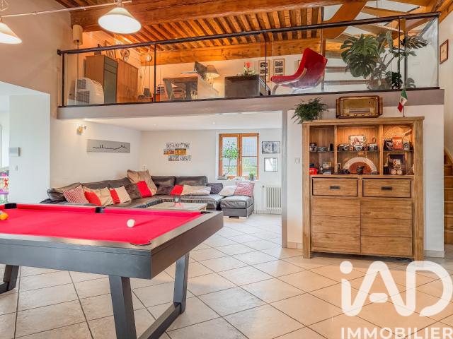 Maison 8 pièces 213 m²