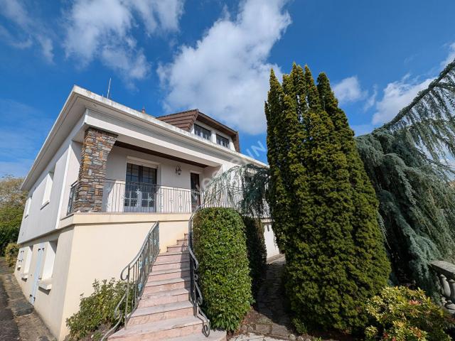 Maison 8 pièces 213 m²