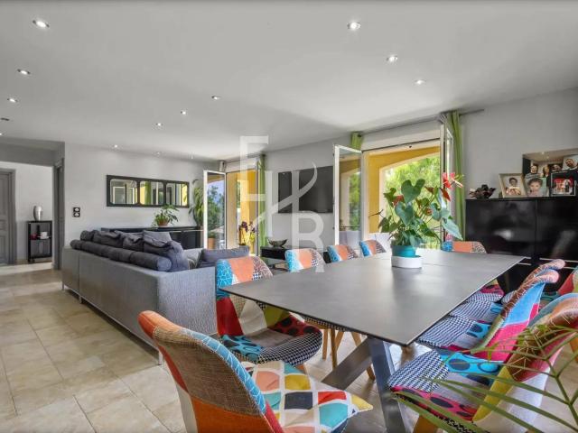 Maison 8 pièces 255 m²
