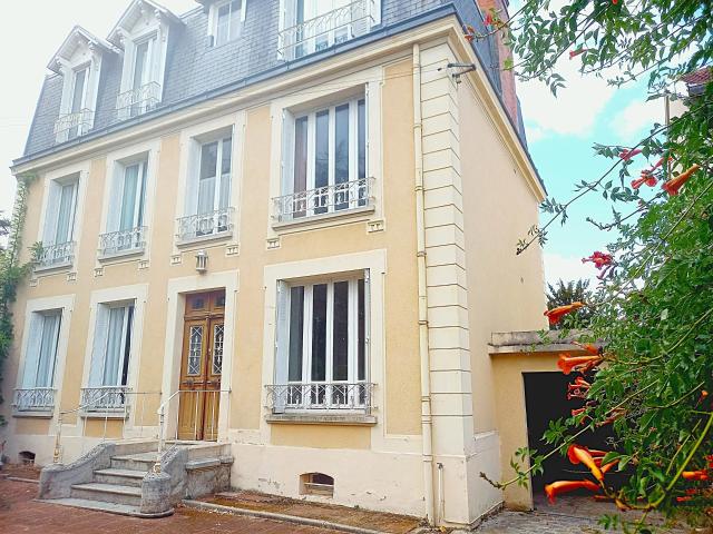 Maison 8 pièces 225 m²