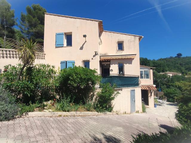 Maison 8 pièces 225 m²