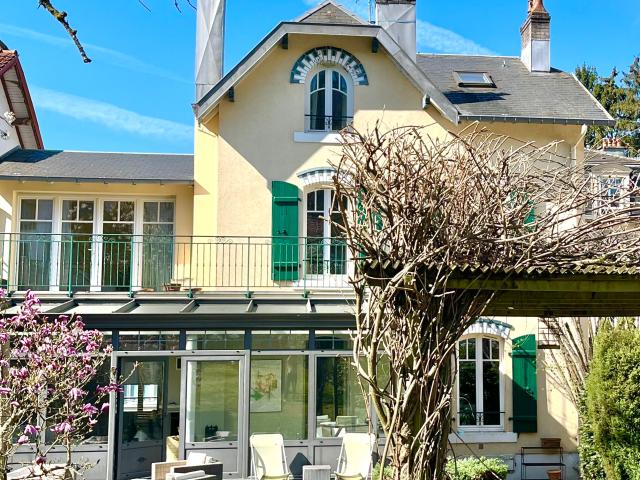 Maison 8 pièces 225 m²