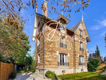 Maison 8 pièces 225 m²