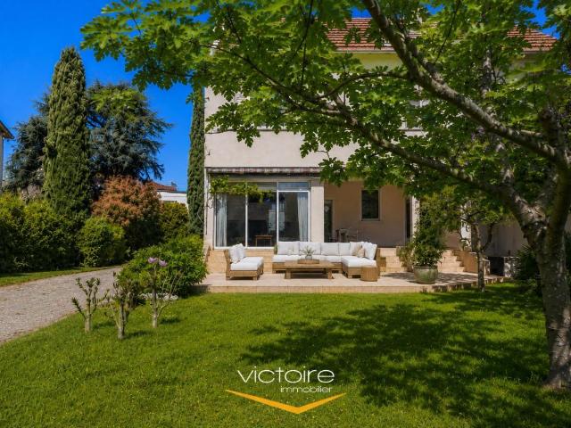 Maison 8 pièces 225 m²