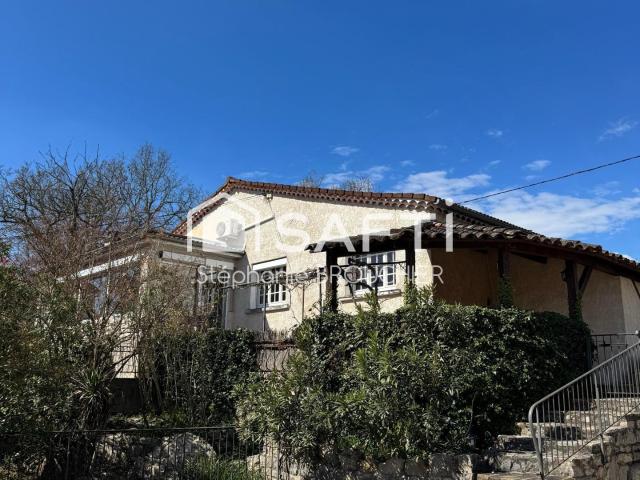 Maison 8 pièces 221 m²