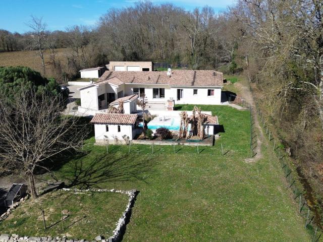 Maison 8 pièces 226 m²