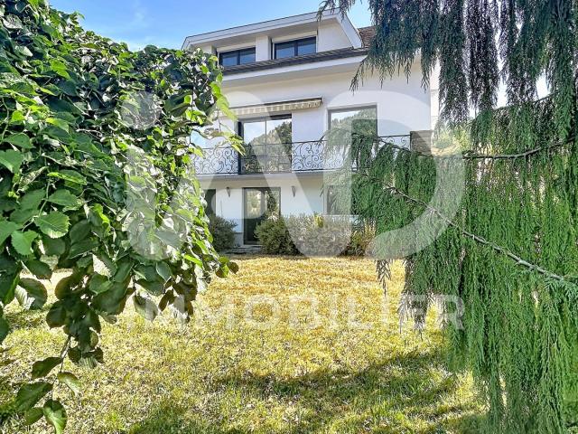 Maison 8 pièces 226 m²