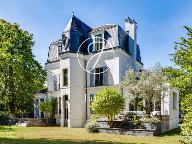 Maison 8 pièces 227 m²