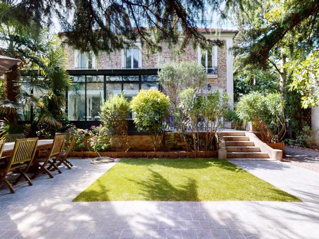 Maison 8 pièces 227 m²