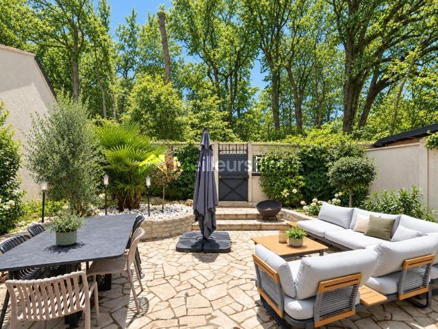 Maison 8 pièces 227 m²