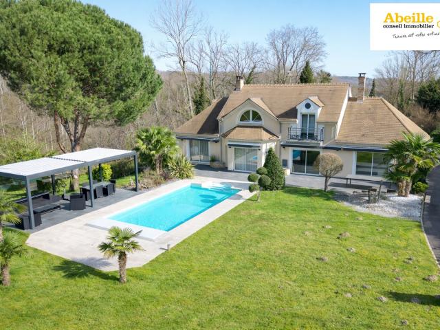 Maison 8 pièces 227 m²