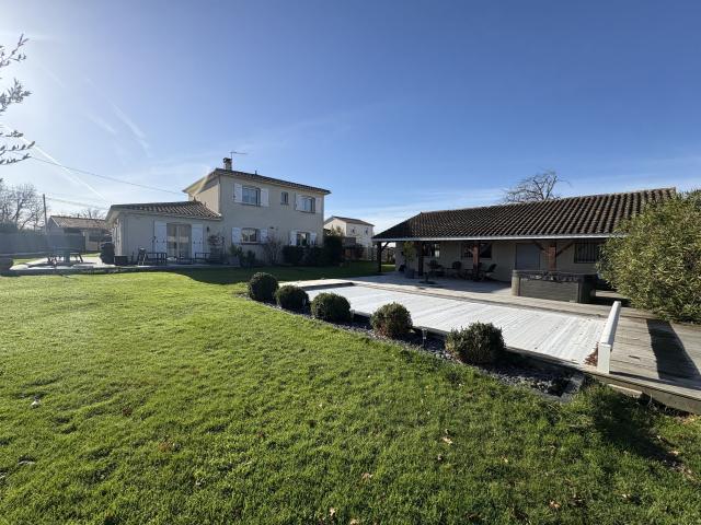 Maison 8 pièces 227 m²