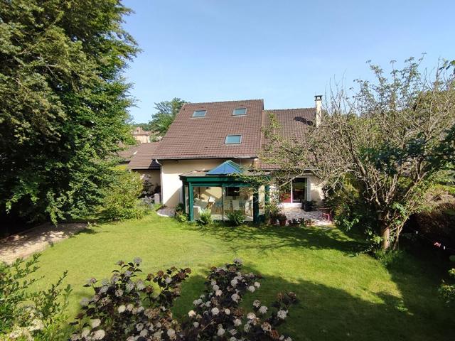 Maison 8 pièces 227 m²