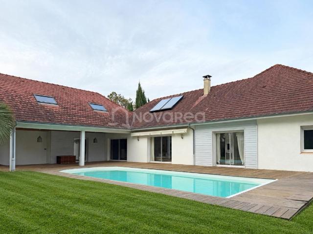 Maison 8 pièces 228 m²