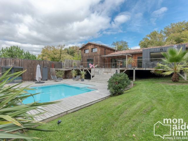 Maison 8 pièces 228 m²