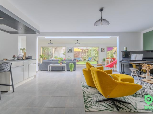 Maison 8 pièces 228 m²
