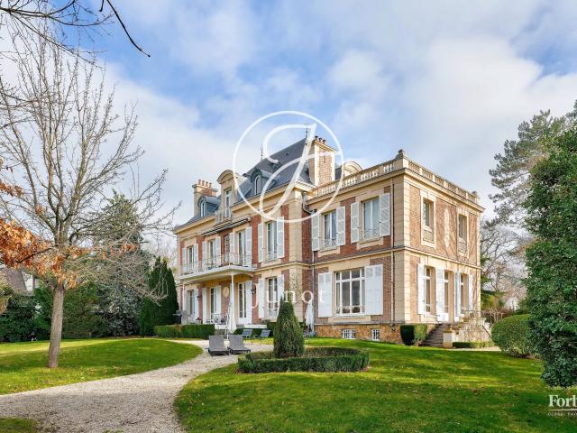 Maison 8 pièces 229 m²