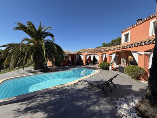 Maison 8 pièces 229 m²