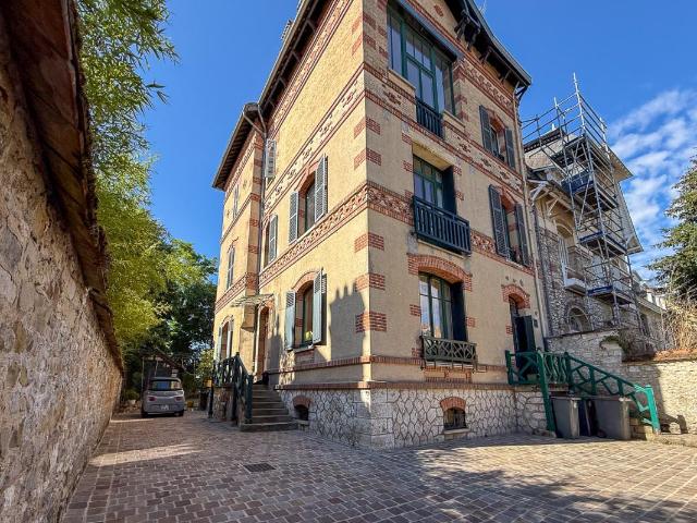 Maison 8 pièces 229 m²