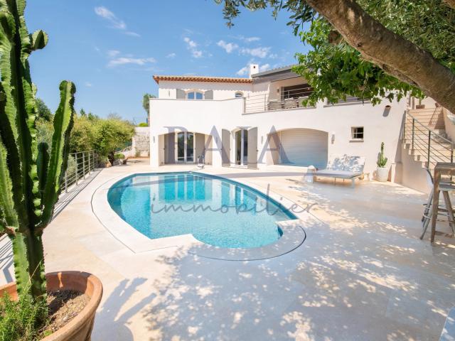 Maison 8 pièces 229 m²