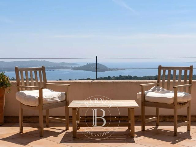 Maison 8 pièces 229 m²