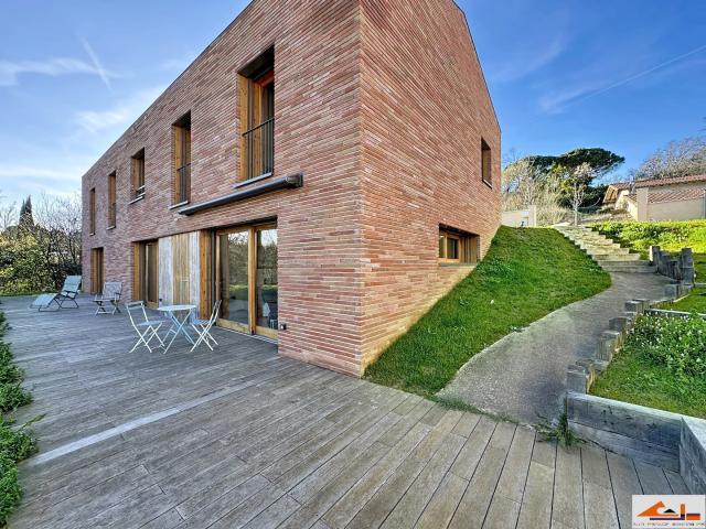 Maison 8 pièces 229 m²