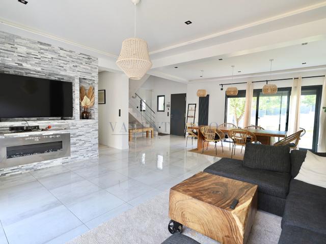 Maison 8 pièces 220 m²