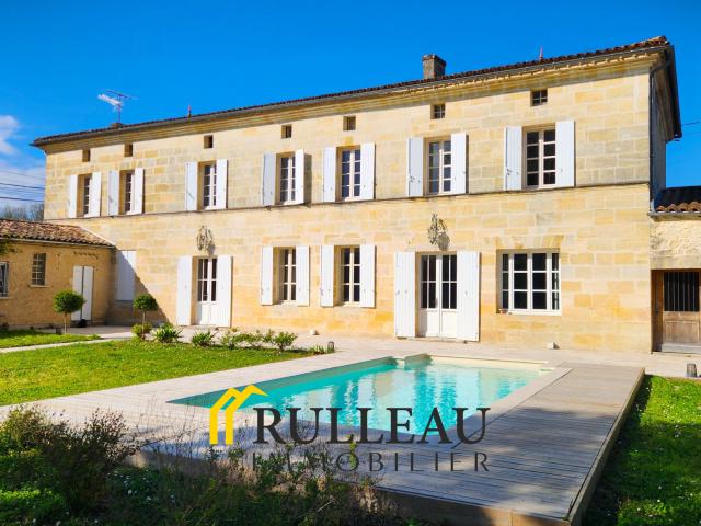 Maison 8 pièces 220 m²
