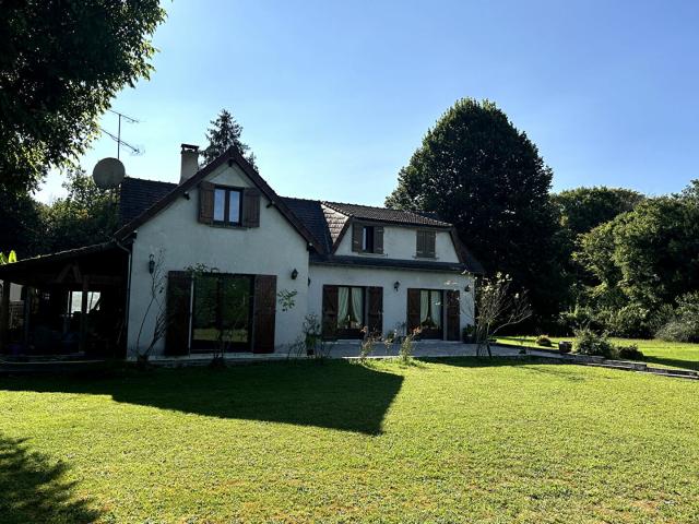 Maison 8 pièces 221 m²