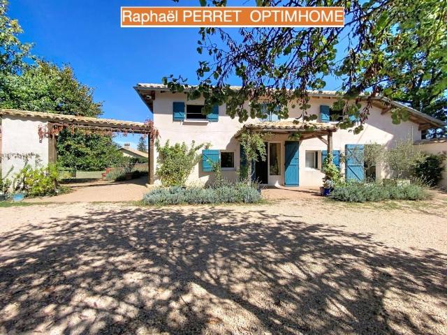 Maison 8 pièces 220 m²