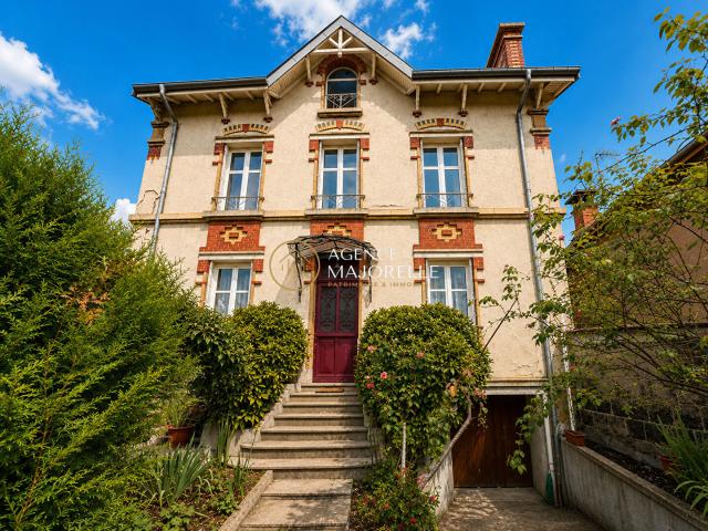 Maison 8 pièces 220 m²
