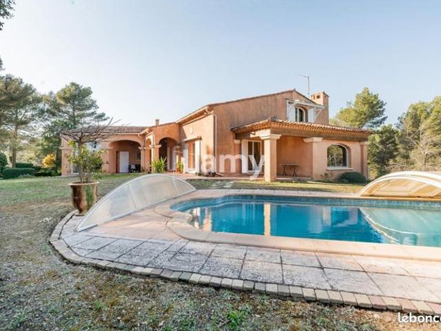 Propriété 8 pièces 220 m²