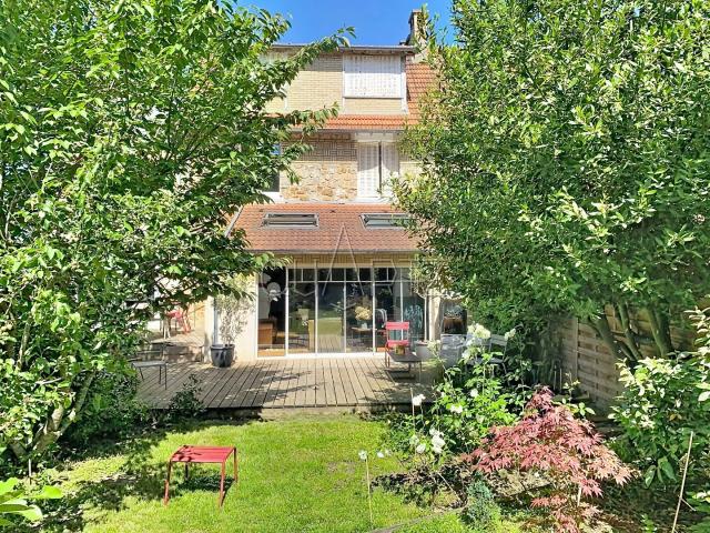 Maison 8 pièces 220 m²