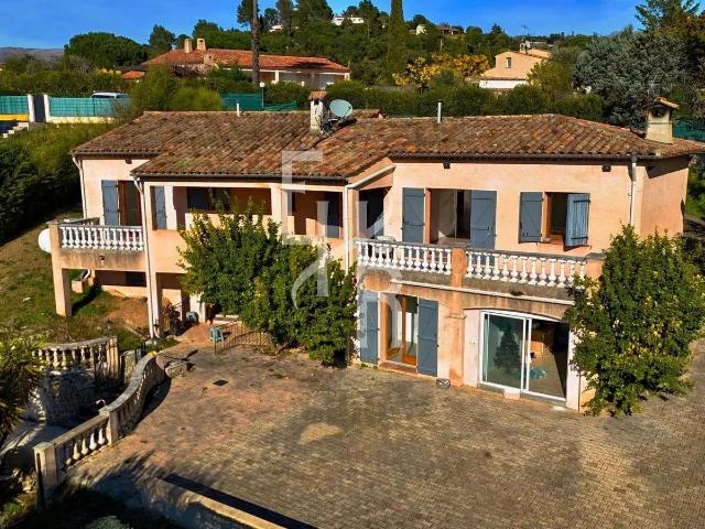 Maison 8 pièces 220 m²