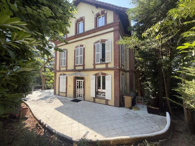 Maison 8 pièces 220 m²