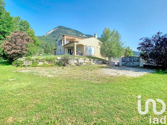 Maison 8 pièces 220 m²