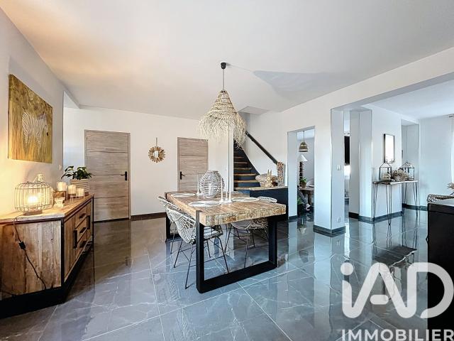 Maison 8 pièces 220 m²