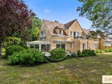 Maison 8 pièces 220 m²