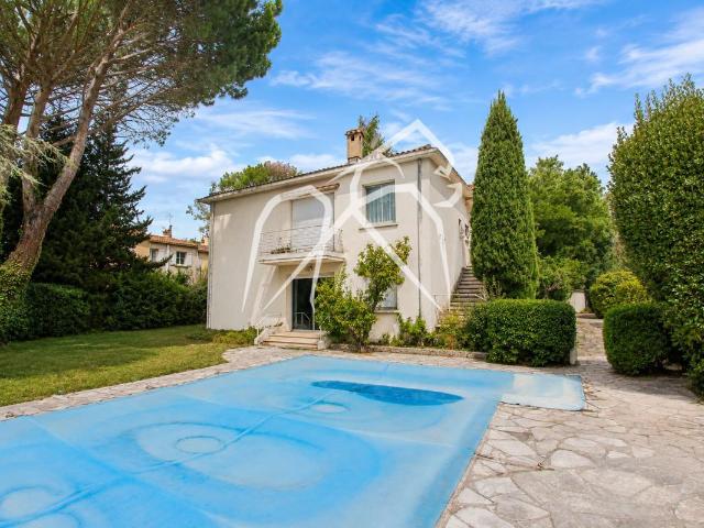 Maison 8 pièces 230 m²