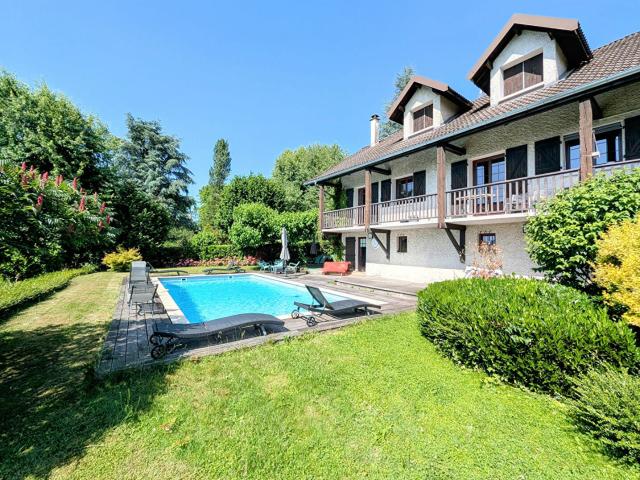 Maison 8 pièces 220 m²