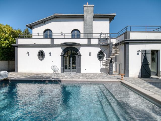 Maison 8 pièces 220 m²