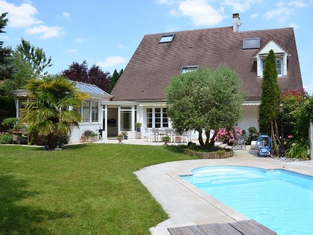 Maison 8 pièces 220 m²